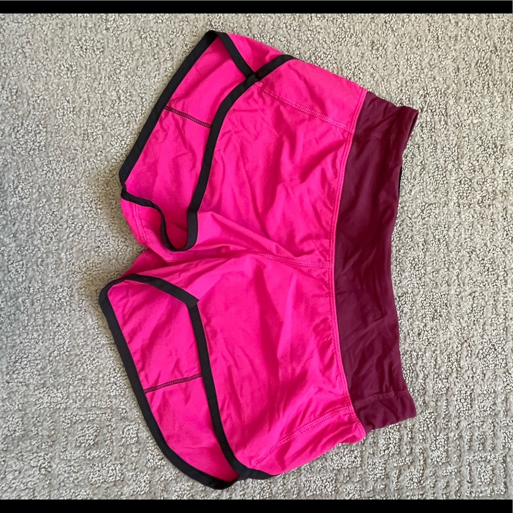 Lululemon hot pink speed up low rise 2.5 inch short, size 4.